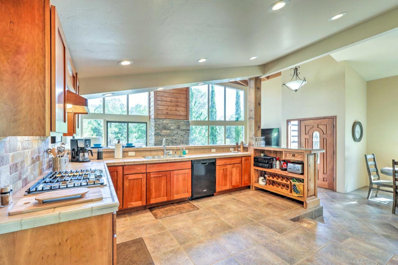 Bright Sedona Home With Deck And Mountain Views! Экстерьер фото